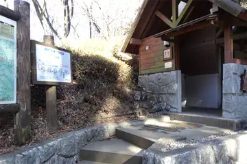 東雲山荘脇にトイレ