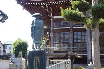 長龍寺の親鸞聖人像