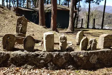 鍛冶屋坂に石仏群