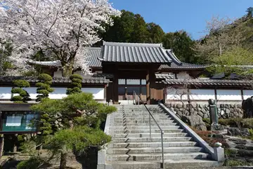 円融寺の山門