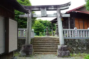 諏訪神社の石鳥居