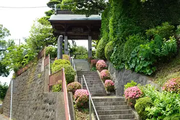 寿閑寺の山門