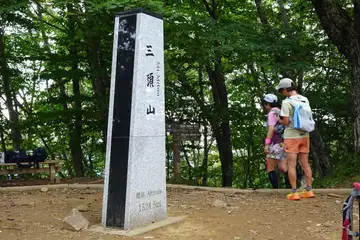 三頭山の山頂