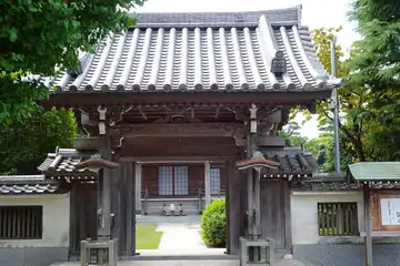 本在寺の山門