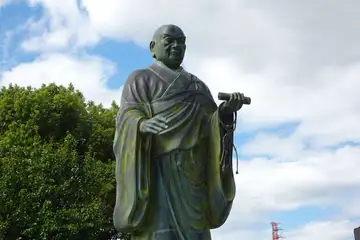 妙光寺の日蓮上人像