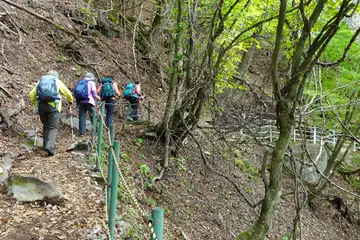 道を左に折れると王滝の展望台