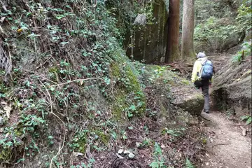 石老山の屏風岩