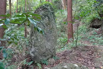 石老山の力試し岩