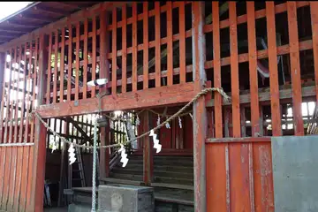 八幡神社の覆い堂
