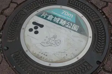 片倉城址公園のカラーマンホール