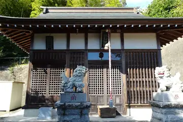 諏訪神社の拝殿