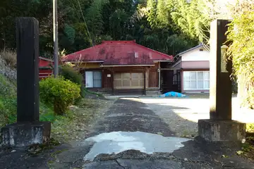 受教寺の山門