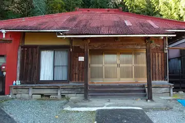 受教寺の本堂