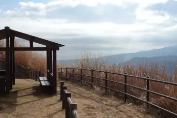 大野山の肩に東屋