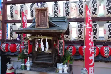 摩利支天徳大寺の石橋稲荷神社