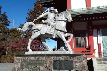 御嶽山神社の畠山重忠公像