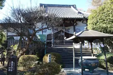 大蓮寺の本堂とおまんの方の柘榴
