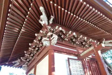 金蔵寺の辨天堂に隅木飾り