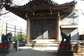 諏方神社の神輿蔵