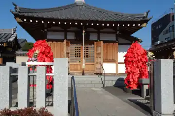 東覚寺の赤紙仁王像