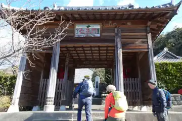 福満寺の仁王門