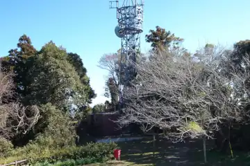 富山北峰の山頂に電波塔