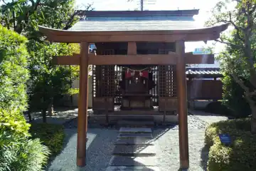 旧原家母屋跡の稲荷神社