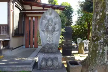蜜蔵院の境内に庚申塚