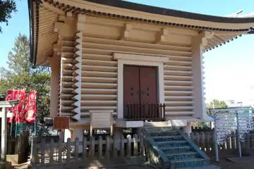 諏訪神社の校倉造の神輿蔵