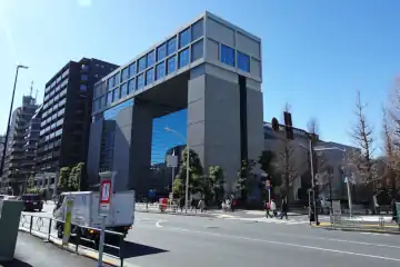 早稲田大学