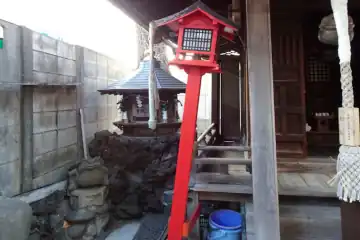 電電稲荷神社の小さな社