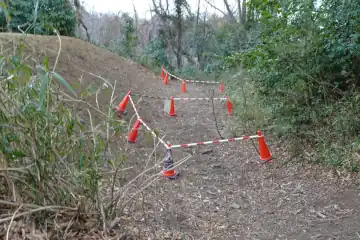 深大寺城の土塁と堀切