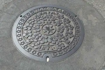 横須賀市の汚水マンホール