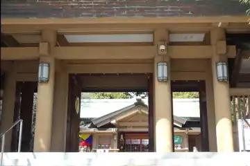 東郷神社の楼門