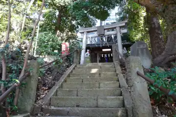 熊野神社の急な石段脇に衆善稲荷