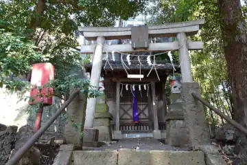 熊野神社の稲荷社と石鳥居