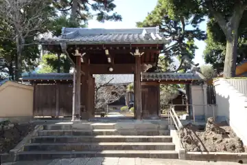 西光寺の山門