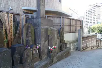 妙光寺の無縁仏慰霊塔