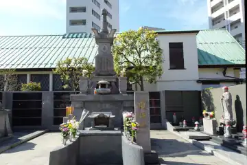 高野山東京別院の宝篋印塔