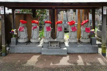 玉鳳寺の六地蔵