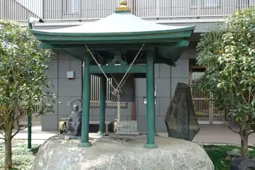 慈眼寺の小さな鐘楼