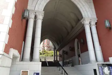 慶應義塾大学