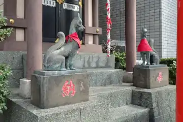 伏見三宝稲荷神の狐の像