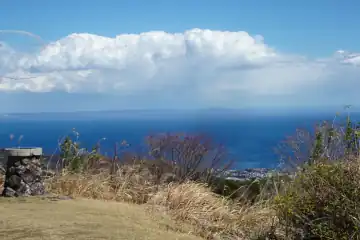 城山山頂から三浦半島と房総の山々
