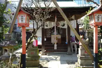 於岩稲荷田宮神社の拝殿