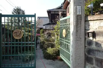 真教寺の山門