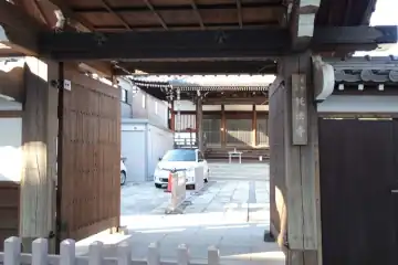 託法寺の山門