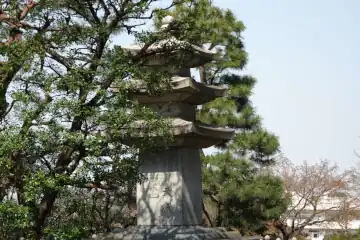 築地本願寺和田堀廟所の墓地脇に石塔