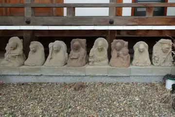 長泉寺の十六羅漢像