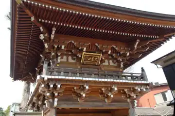 昌翁寺の山門